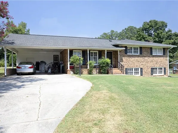 3313 Elk St, Burlington, NC 27215