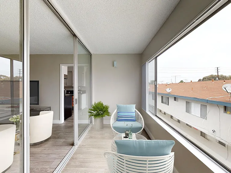 Beach Hill Apartments — Photo 8