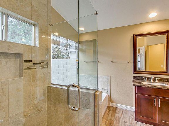 2nd image of 1531 W Longhorn Ct