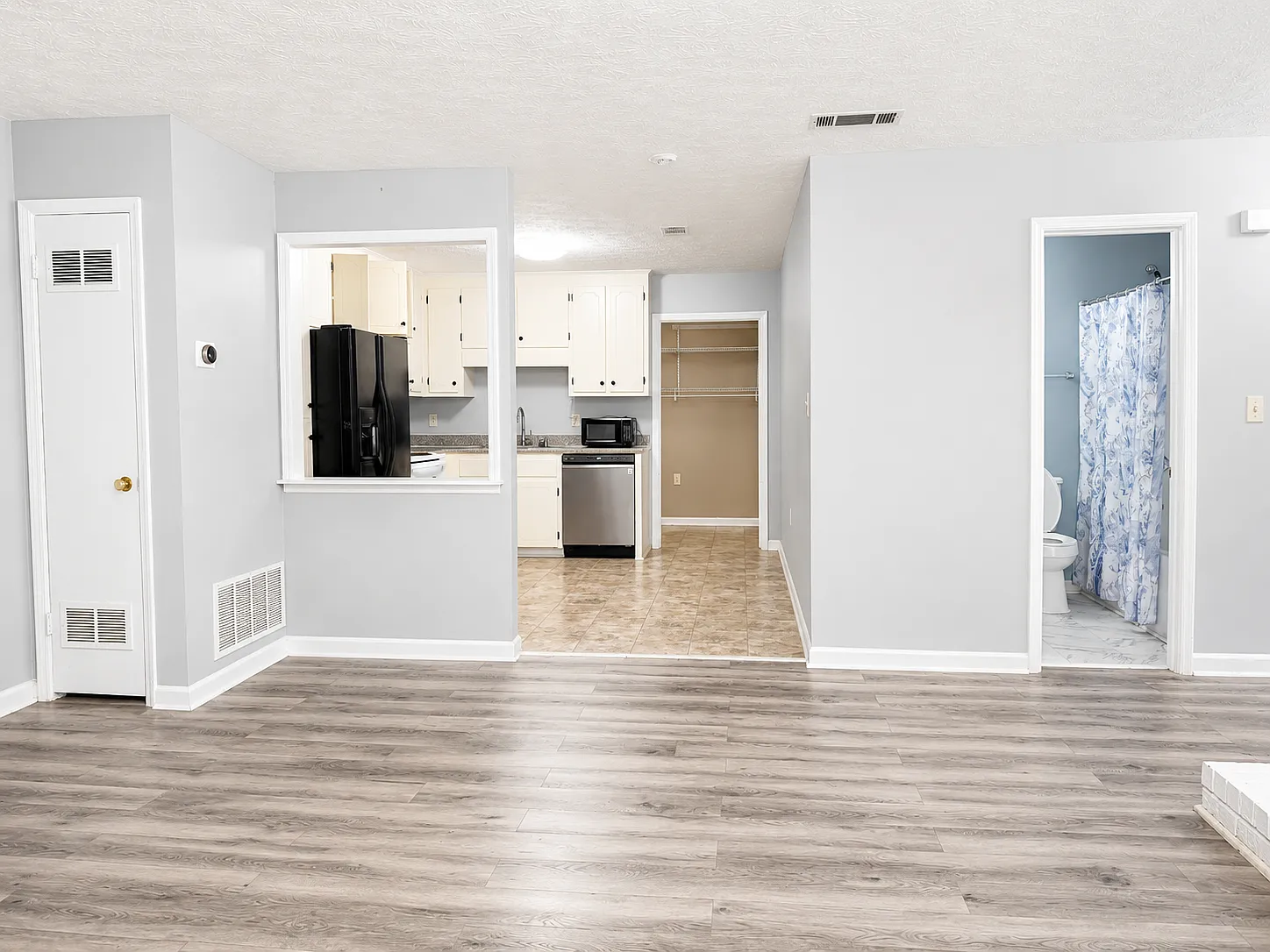 2 bed, 1000 sqft, $1,250 — Photo 3