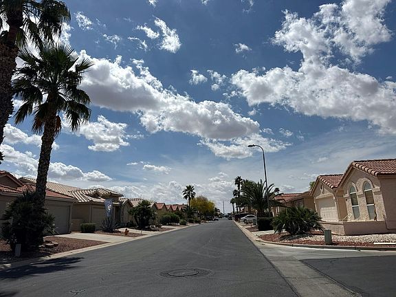 4th image of 6877 S Oakmont Dr