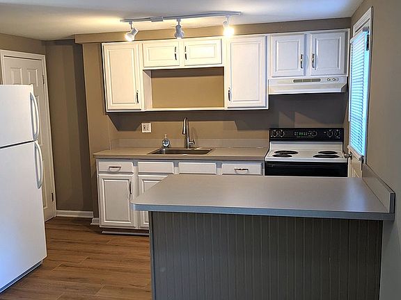 Kitchen with eating counter