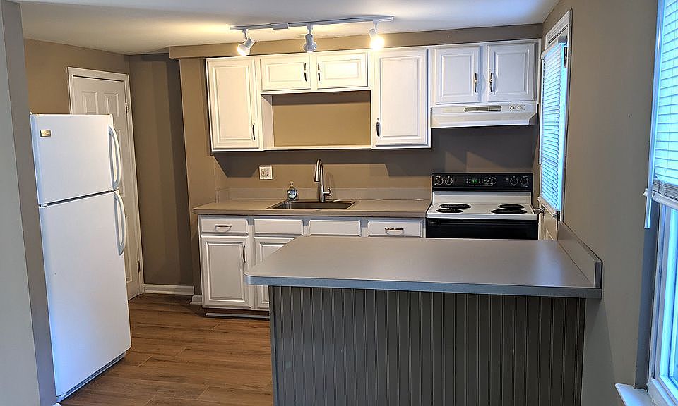 Kitchen with eating counter