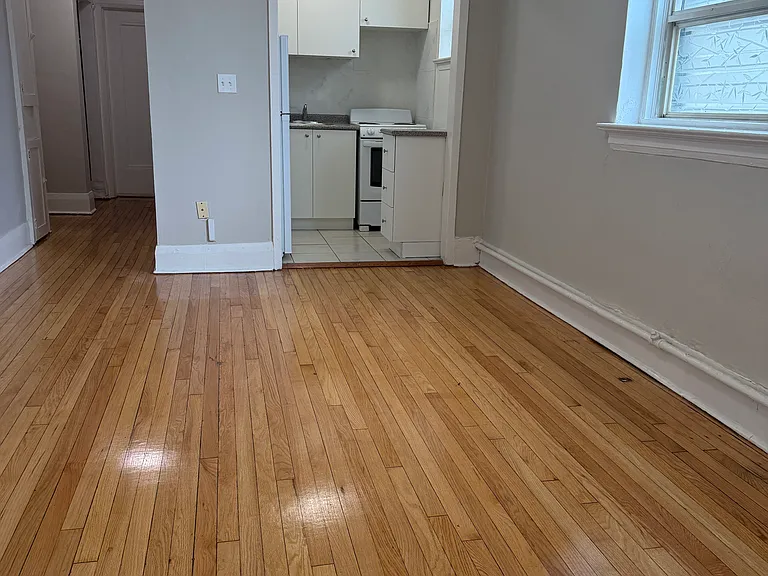 140 Wellesley St E — Photo 4