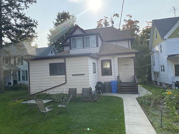 3rd image of 215 College Ave
