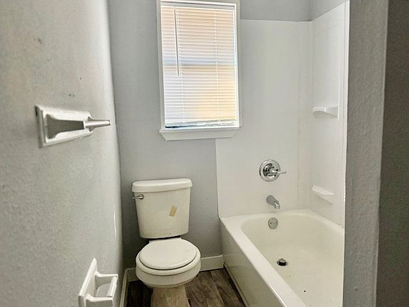 4th image of 1471 10th St NE