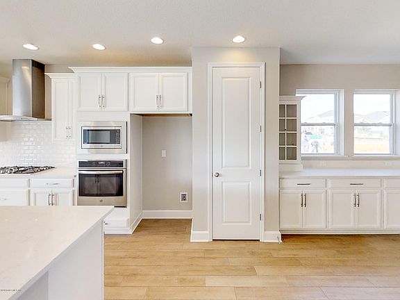 5th image of 118 Woodsong Ln