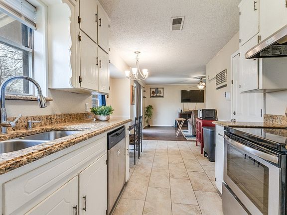 5th image of 6037 Highcrest Dr