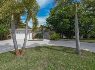 2433 Whippoorwill Cir, Sarasota, FL 34231