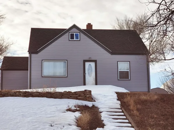 111 7th Ave W, Lemmon, SD 57638