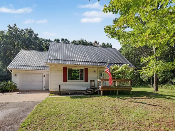 5910 Pine Ct, Greenville, MI 48838