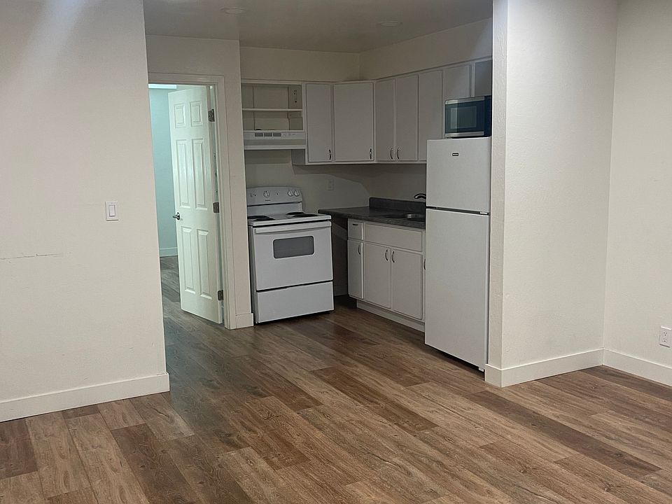 1st image of 482 Hawthorn Ave APT 2