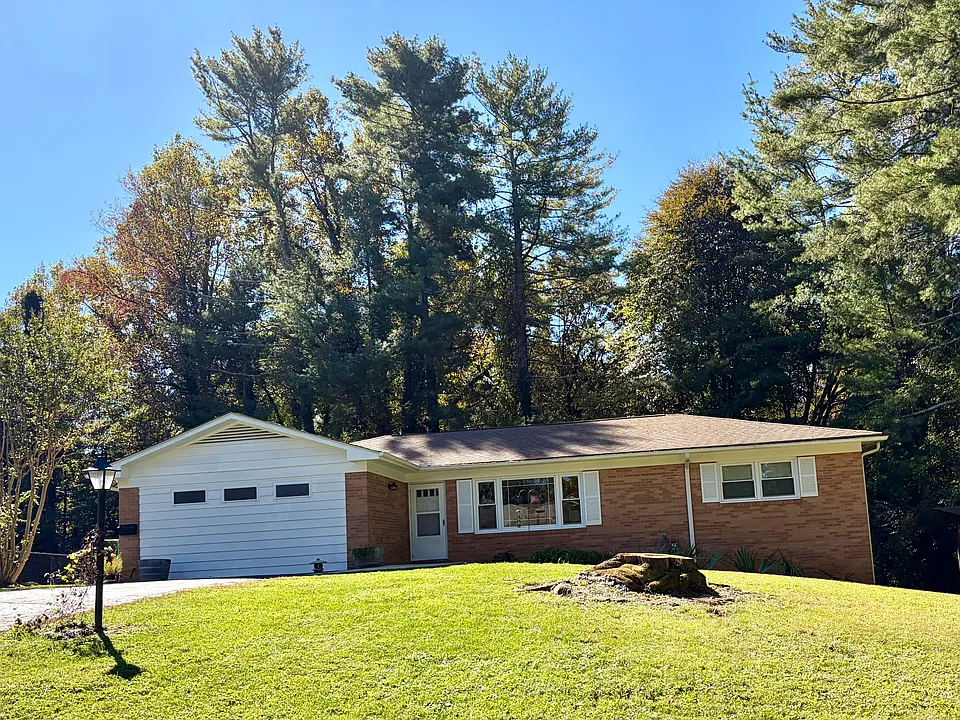 3231 Magnolia Dr