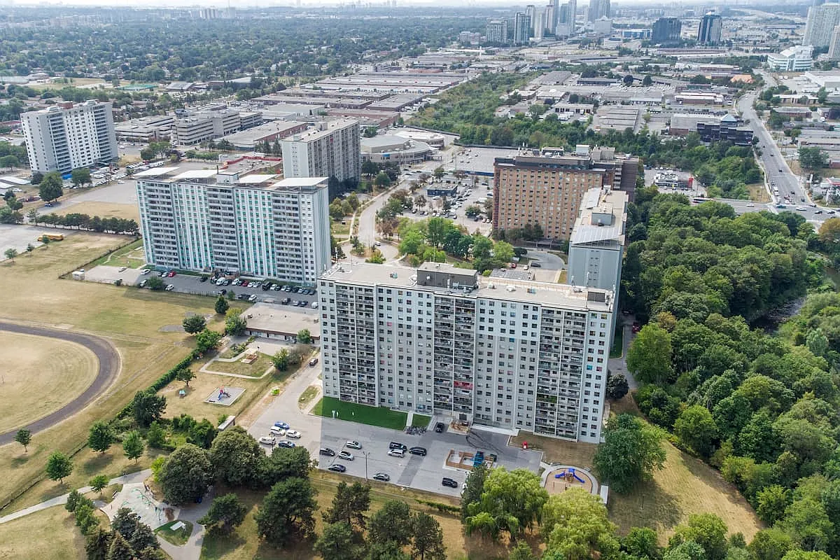 30 Tuxedo Court Apartments — Photo 2