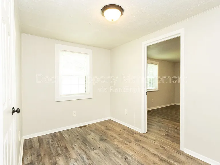 1806 Dixon St — Photo 10