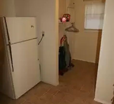 5th image of 1005 Loma Ln