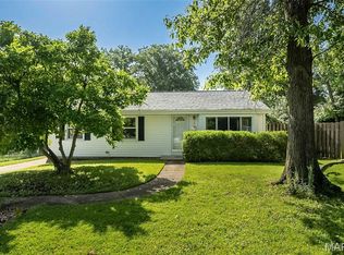 8 Banbury Ct, Saint Louis, MO 63126
