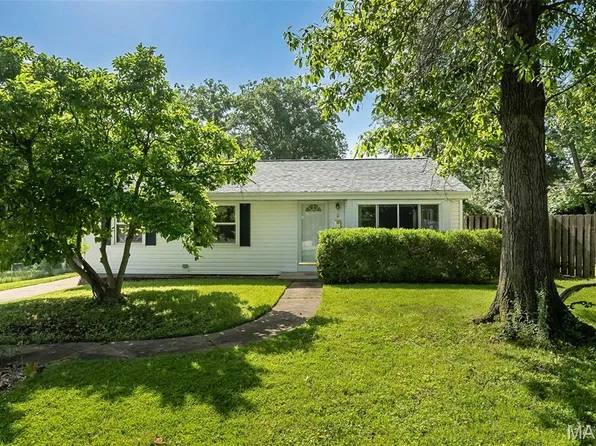 8 Banbury Ct, Saint Louis, MO 63126