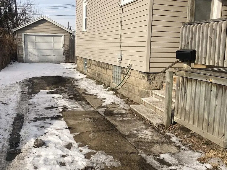 2025 Poplar St — Photo 11