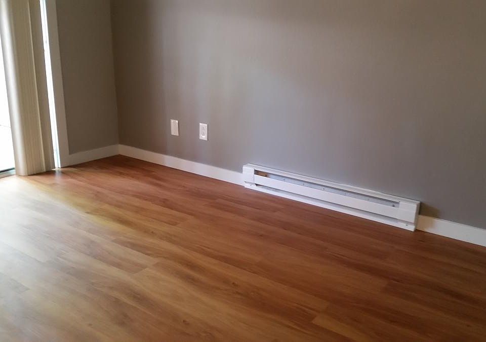Bedroom w/ sliding glass door
