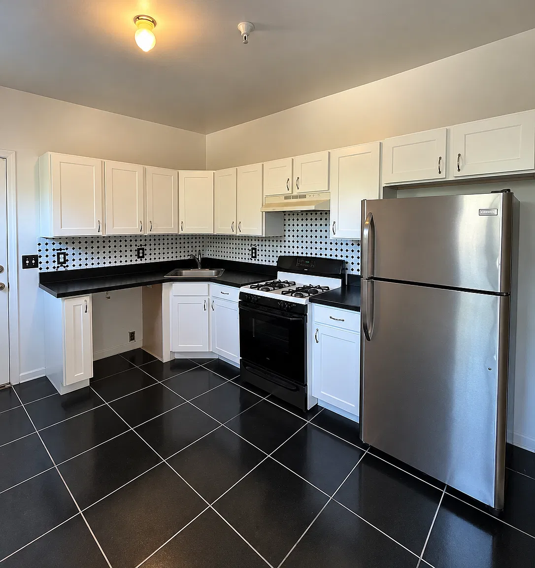 3 bed, 1700 sqft, $2,400 — Photo 2