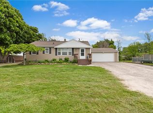 6047 Shawnee Rd, Sanborn, NY 14132