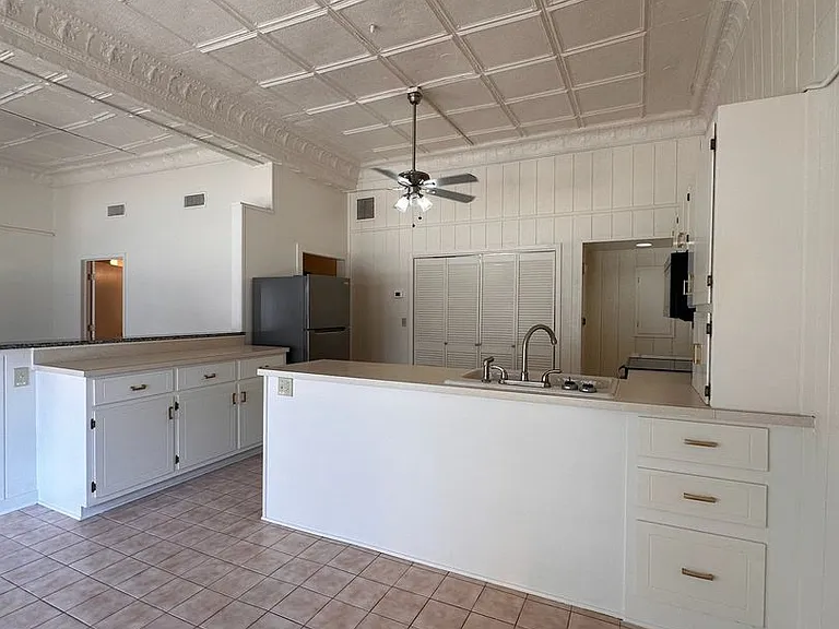108 E Lee St — Photo 13