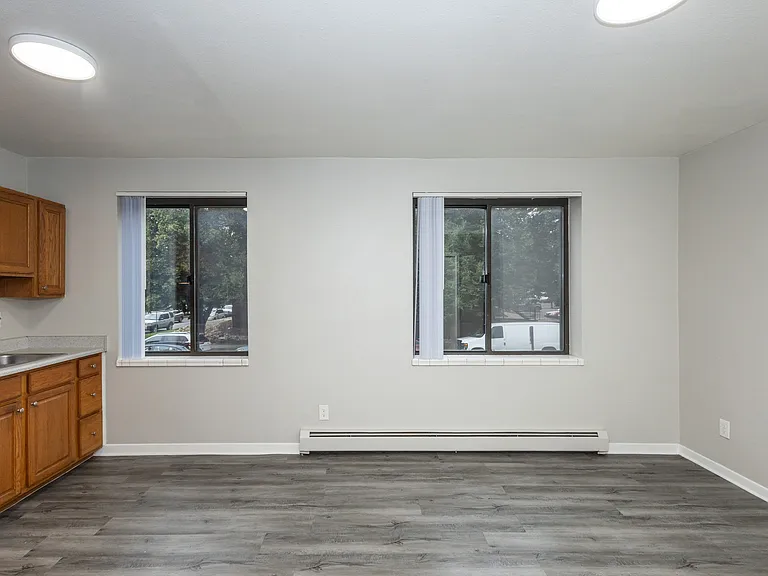 Crown Apartments — Photo 28