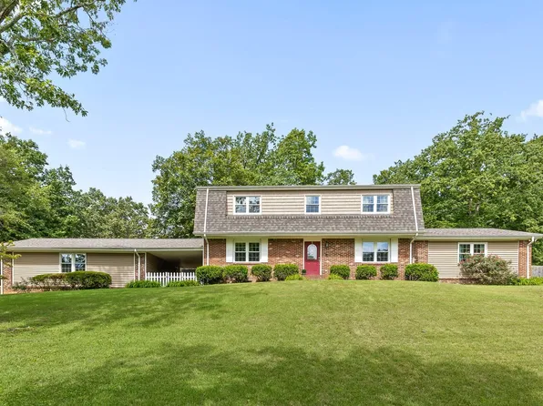 8693 Arbutus Dr, Hixson, TN 37343