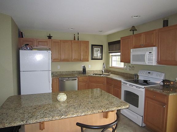 4th image of 633 S Balsam Dr