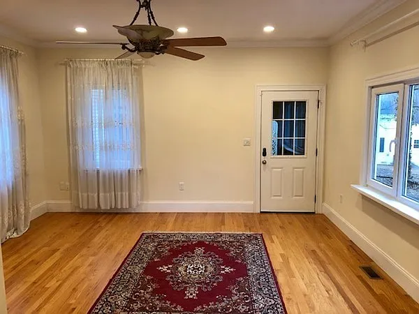5 bed, 3.5 bath, 2925 sqft, $6,900 — Photo 4