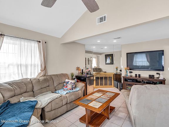 5th image of 14 Cedarcrest Dr