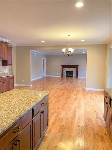 4 bed, 2.5 bath, 3211 sqft, $4,000 — Photo 3