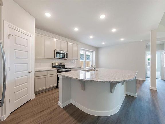 3rd image of 3958 Chesapeake Dr