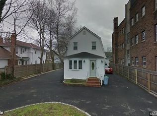 31 Trinity Pl, Hewlett, NY 11557