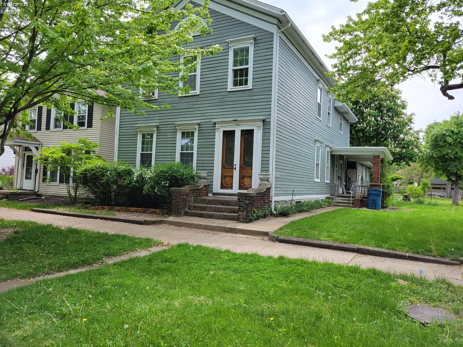 1015 Wayne St photo 1