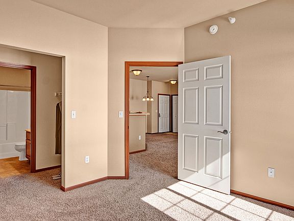 Grand River Bedroom and Closet