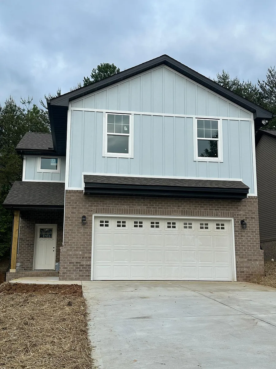 Building Photo - 1048 Gothic Manor Way