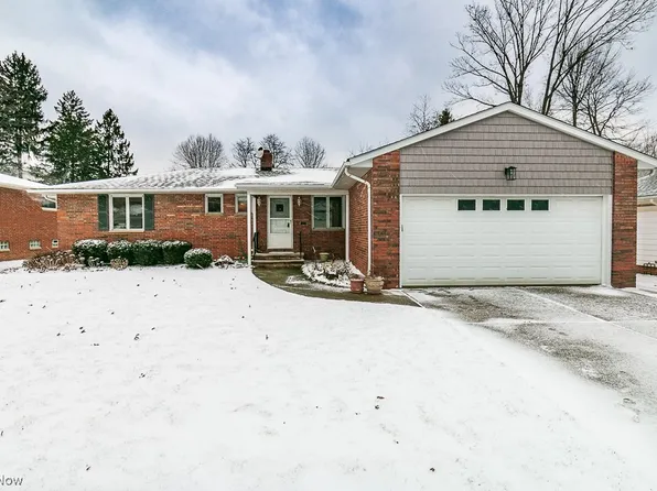 6783 Larchmont Dr, Mayfield Heights, OH 44124