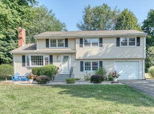 898 Cloverdale Cir, Wethersfield, CT 06109