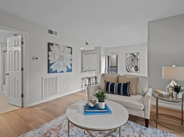 10 Pine Tree Rd #221, Pinehurst, NC 28374