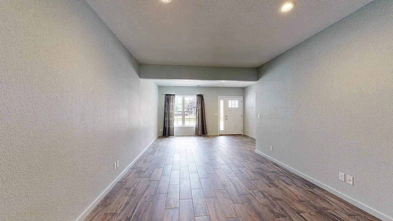 1407 Poplar St — Photo 2