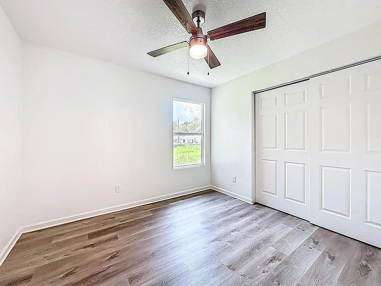 780 W 5th St — Photo 16