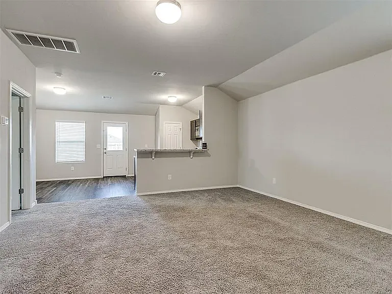3 bed, 1317 sqft, $1,700 — Photo 4