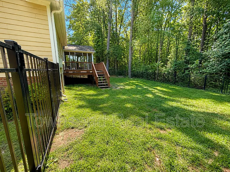 2937 Delaware Dr — Photo 31