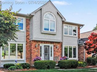 25723 Sullivan Ln, Novi, MI 48375