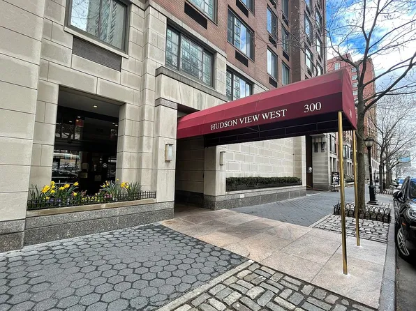300 Albany St APT 3H, New York, NY 10280