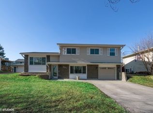 301 Lyons Dr, Bolingbrook, IL 60440