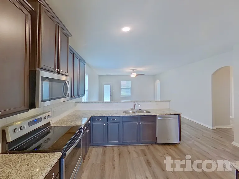 2108 Barrow St — Photo 5