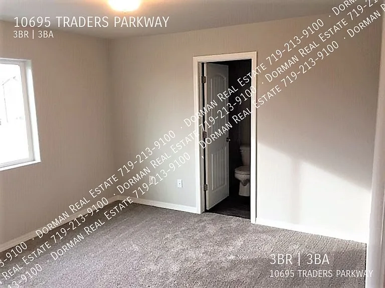 10695 Traders Pkwy — Photo 18